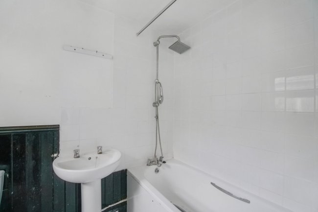 13 Tavistock Road, Stratford, London E15 4ER 2