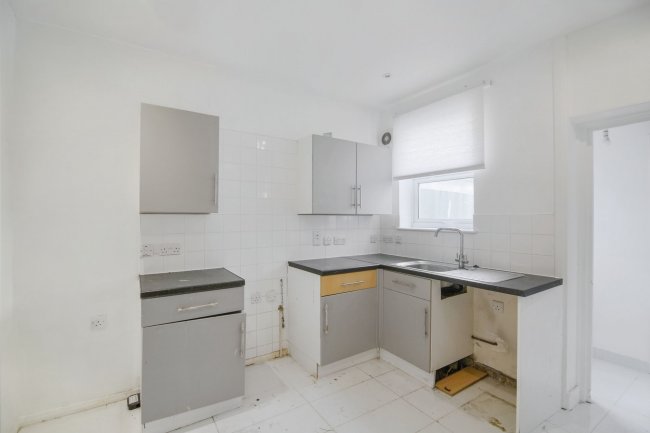 13 Tavistock Road, Stratford, London E15 4ER 2