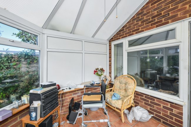 4 Field Way, Hoddesdon, Hertfordshire, EN11 0QN 6