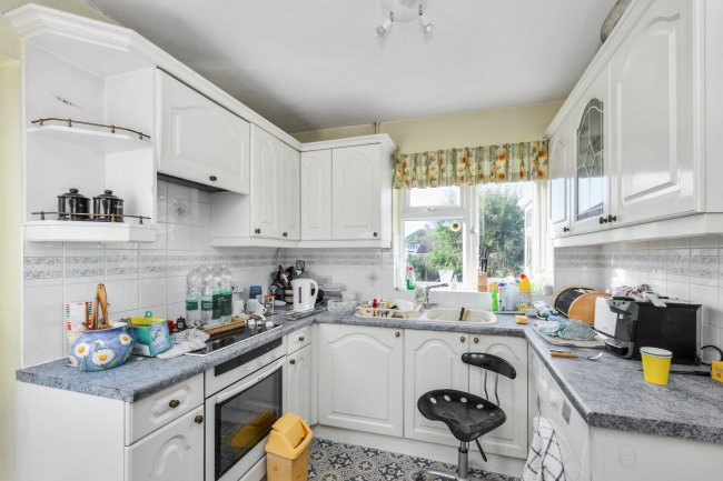 4 Field Way, Hoddesdon, Hertfordshire, EN11 0QN 6