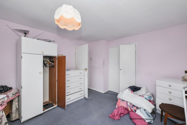 4 Field Way, Hoddesdon, Hertfordshire, EN11 0QN 6