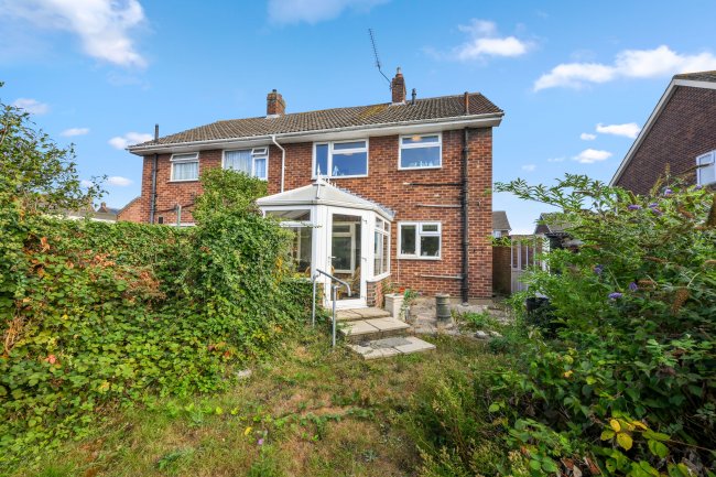 4 Field Way, Hoddesdon, Hertfordshire, EN11 0QN 6