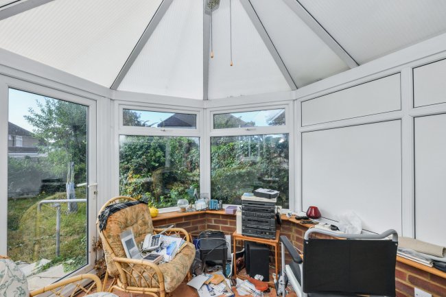 4 Field Way, Hoddesdon, Hertfordshire, EN11 0QN 6