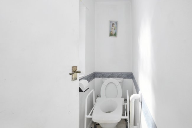 4 Field Way, Hoddesdon, Hertfordshire, EN11 0QN 6