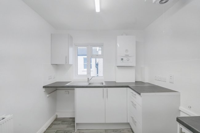 Flat E, 252 Willesden Lane, London NW2 5RE 4