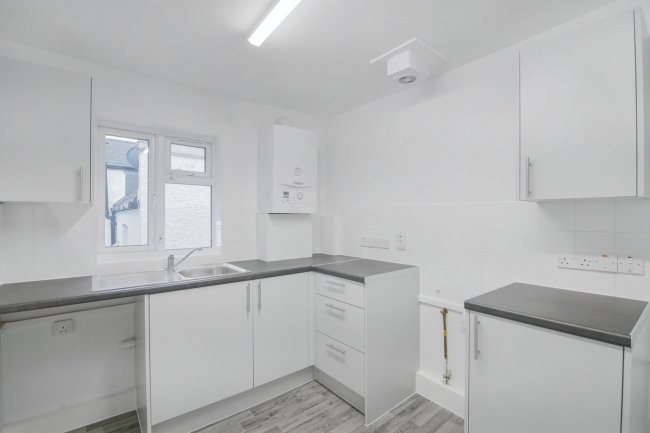 Flat E, 252 Willesden Lane, London NW2 5RE 4