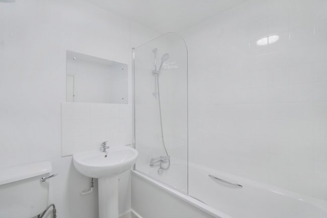 Flat E, 252 Willesden Lane, London NW2 5RE 4