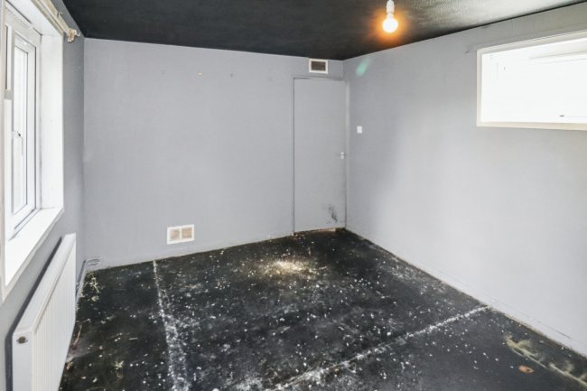 6 Heddon Grove, Hawkshead, Bradford, West Yorkshire, BD5 0TA 1