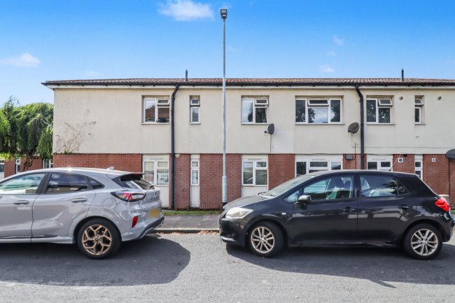 6 Heddon Grove, Hawkshead, Bradford, West Yorkshire, BD5 0TA 1