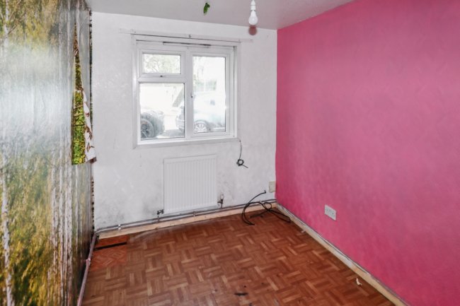 6 Heddon Grove, Hawkshead, Bradford, West Yorkshire, BD5 0TA 1