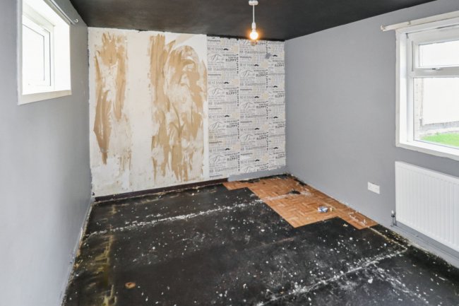 6 Heddon Grove, Hawkshead, Bradford, West Yorkshire, BD5 0TA 1