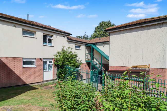 6 Heddon Grove, Hawkshead, Bradford, West Yorkshire, BD5 0TA 1