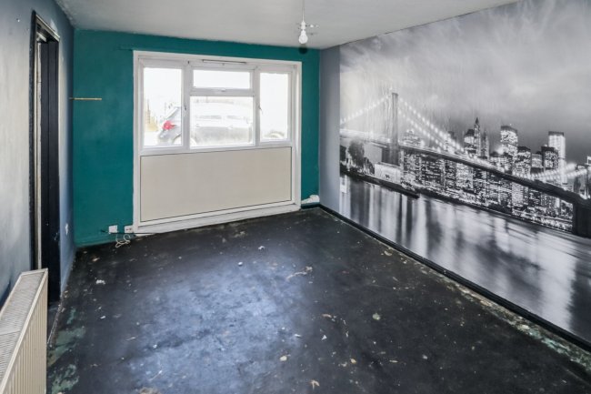 6 Heddon Grove, Hawkshead, Bradford, West Yorkshire, BD5 0TA 1