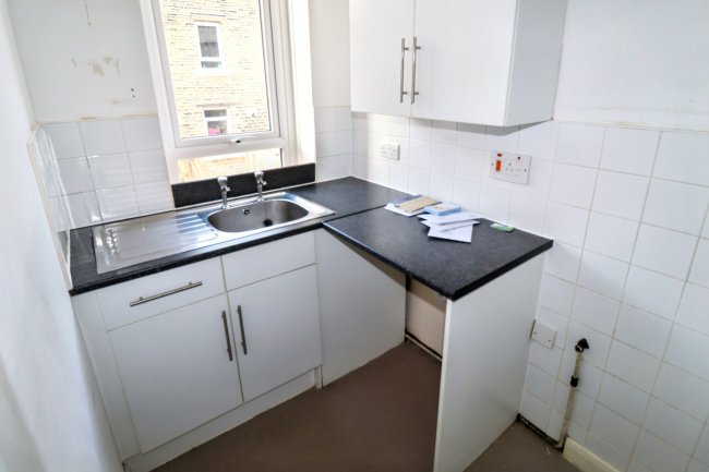 10 Claremont Street, Sowerby Bridge, West Yorkshire, HX6 2PD 1