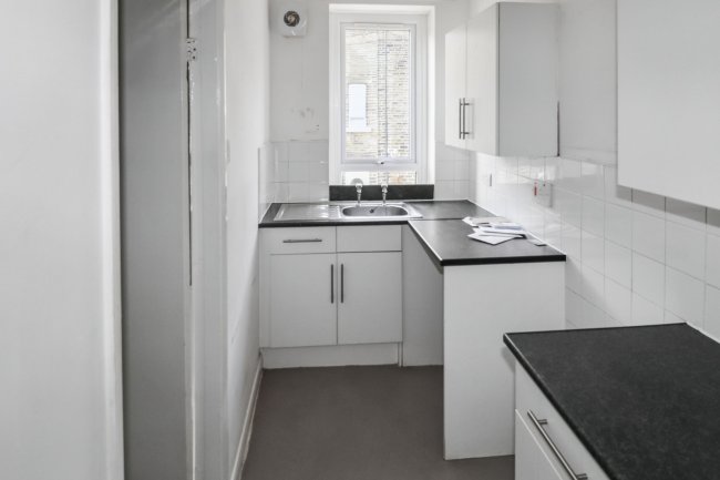 10 Claremont Street, Sowerby Bridge, West Yorkshire, HX6 2PD 1