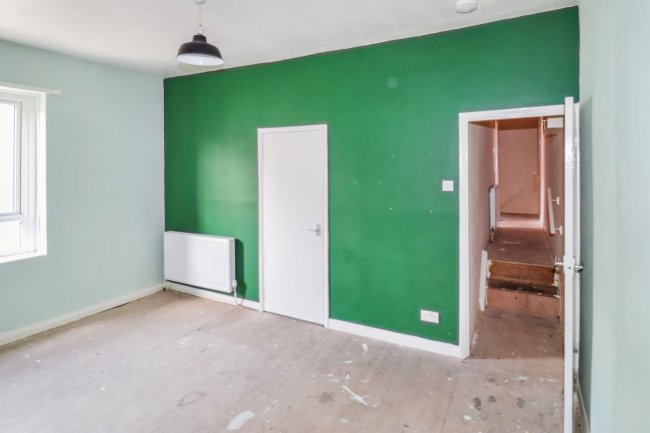 10 Claremont Street, Sowerby Bridge, West Yorkshire, HX6 2PD 1