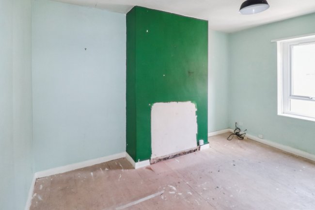 10 Claremont Street, Sowerby Bridge, West Yorkshire, HX6 2PD 1