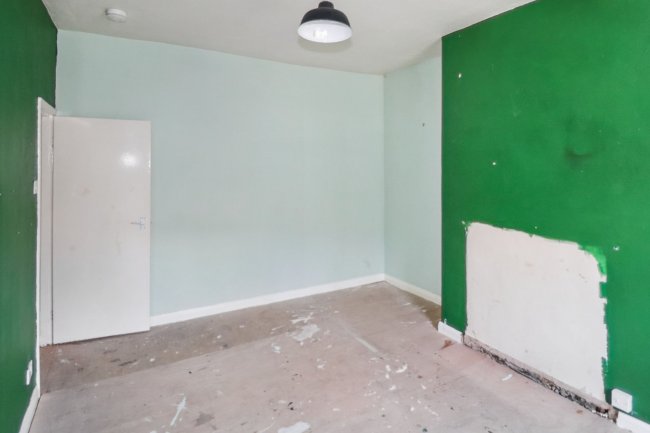 10 Claremont Street, Sowerby Bridge, West Yorkshire, HX6 2PD 1