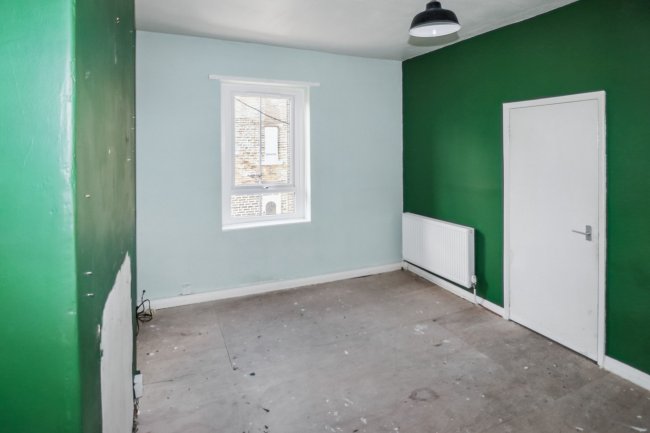 10 Claremont Street, Sowerby Bridge, West Yorkshire, HX6 2PD 1