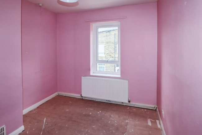 10 Claremont Street, Sowerby Bridge, West Yorkshire, HX6 2PD 1