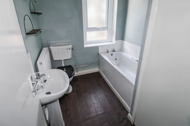 10 Claremont Street, Sowerby Bridge, West Yorkshire, HX6 2PD 1