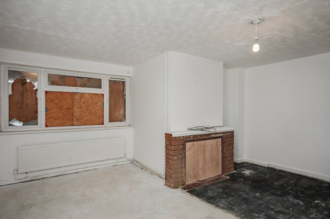 6 Thackery Close, Huntingdonshire, Cambridgeshire, PE29 1NA 2