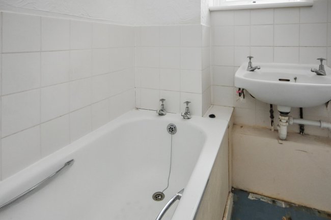 6 Thackery Close, Huntingdonshire, Cambridgeshire, PE29 1NA 2