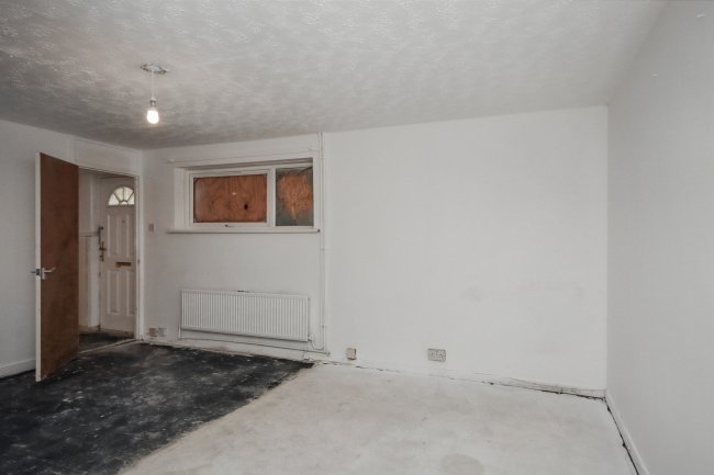 6 Thackery Close, Huntingdonshire, Cambridgeshire, PE29 1NA 2