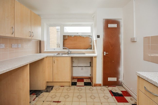 6 Thackery Close, Huntingdonshire, Cambridgeshire, PE29 1NA 2