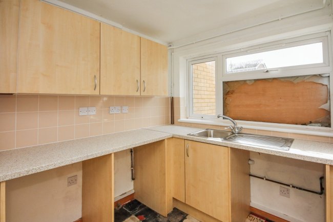 6 Thackery Close, Huntingdonshire, Cambridgeshire, PE29 1NA 2