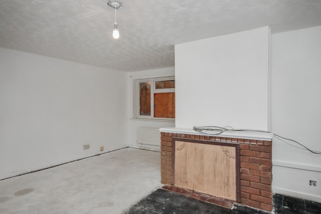 6 Thackery Close, Huntingdonshire, Cambridgeshire, PE29 1NA 2