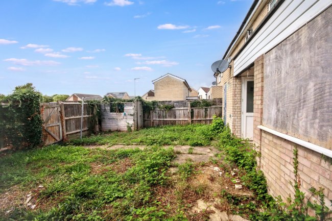 6 Thackery Close, Huntingdonshire, Cambridgeshire, PE29 1NA 2