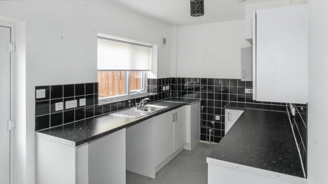 79 Twenty Fourth Avenue, Hull, East Yorkshire, HU6 9LX 7