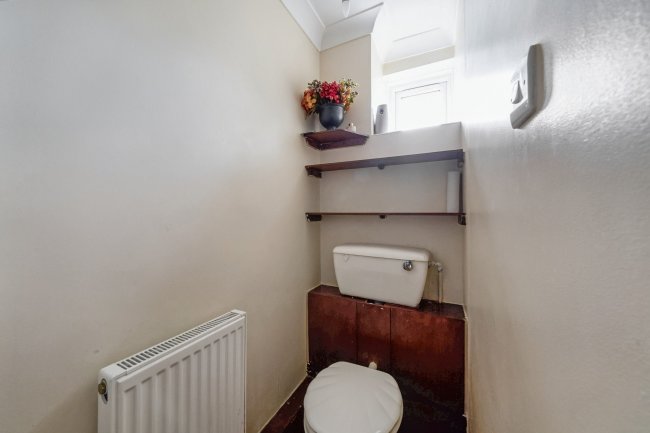 52 Longcroft Rise, Loughton, Essex, IG10 3ND 9