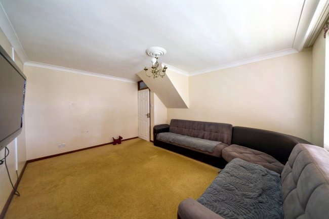 52 Longcroft Rise, Loughton, Essex, IG10 3ND 9