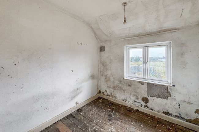 43 Stoneleigh Avenue, Enfield, EN1 4HJ 4