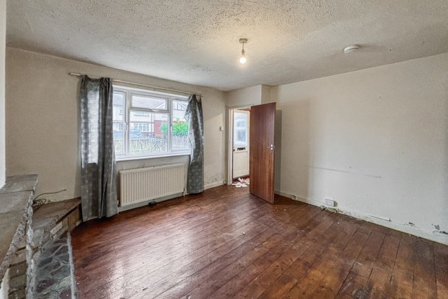 43 Stoneleigh Avenue, Enfield, EN1 4HJ 4