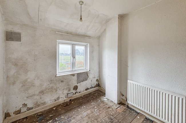 43 Stoneleigh Avenue, Enfield, EN1 4HJ 4