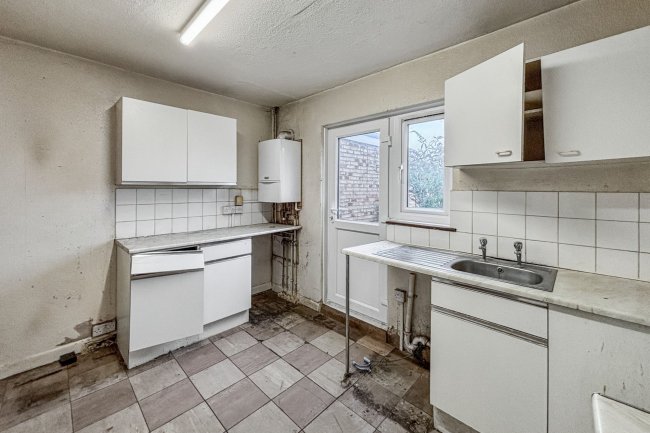 43 Stoneleigh Avenue, Enfield, EN1 4HJ 4