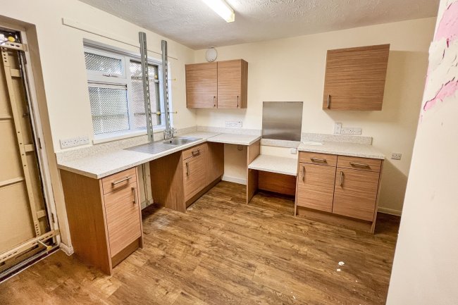 39 Newnton Grove, Malmesbury, Wiltshire, SN16 0DS 8