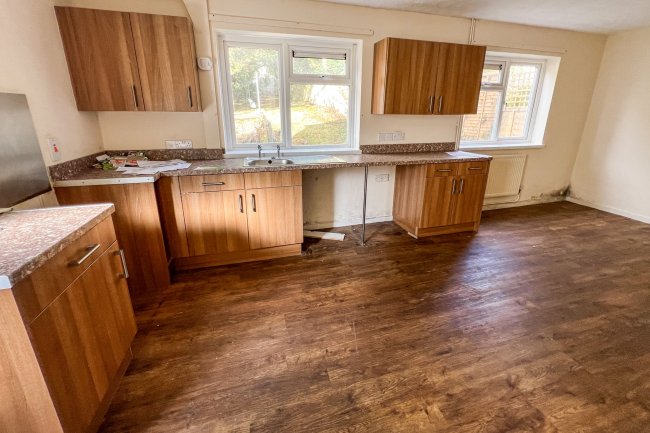 41 Hill Rise, Chippenham, Wiltshire, SN15 1AU 2