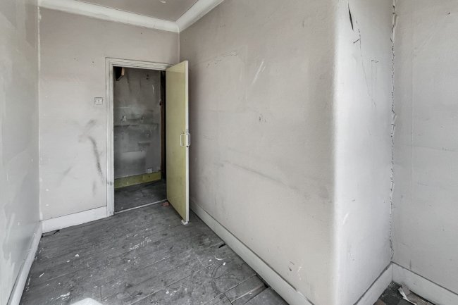 33 Aston Road, London, Raynes Park, SW20 8BG 7