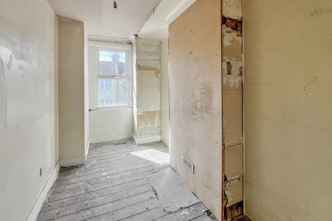 33 Aston Road, London, Raynes Park, SW20 8BG 7