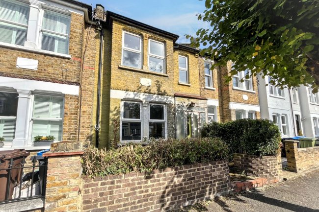 33 Aston Road, London, Raynes Park, SW20 8BG 7