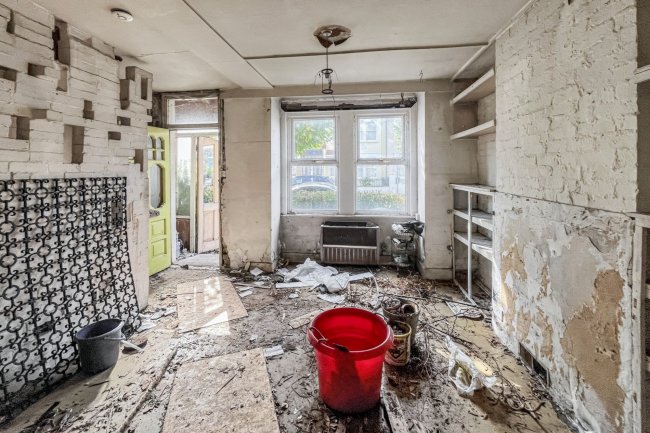 33 Aston Road, London, Raynes Park, SW20 8BG 7