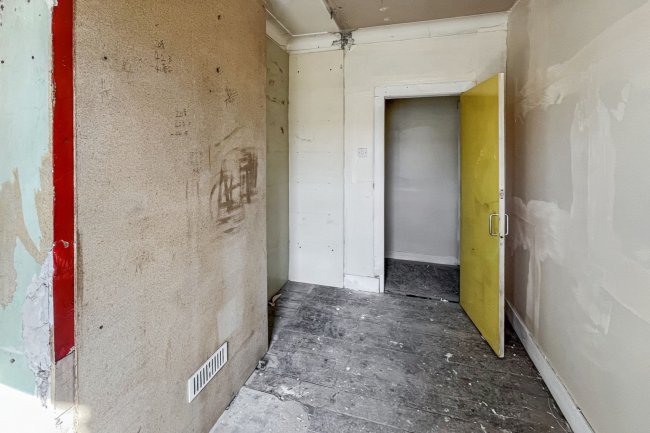 33 Aston Road, London, Raynes Park, SW20 8BG 7