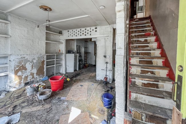 33 Aston Road, London, Raynes Park, SW20 8BG 7