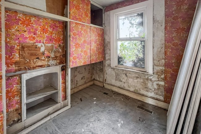 33 Aston Road, London, Raynes Park, SW20 8BG 7