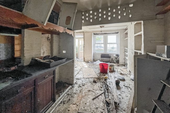 33 Aston Road, London, Raynes Park, SW20 8BG 7