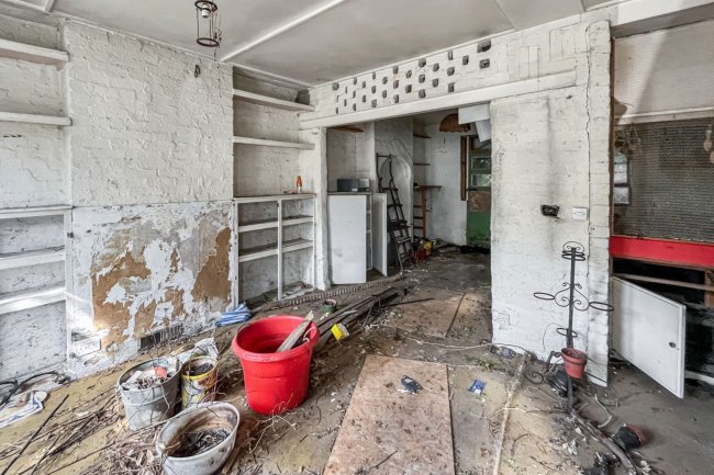 33 Aston Road, London, Raynes Park, SW20 8BG 7